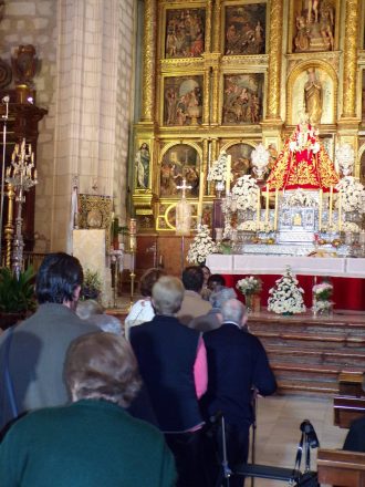 Misa de la tercera edad ante la Virgen de Araceli