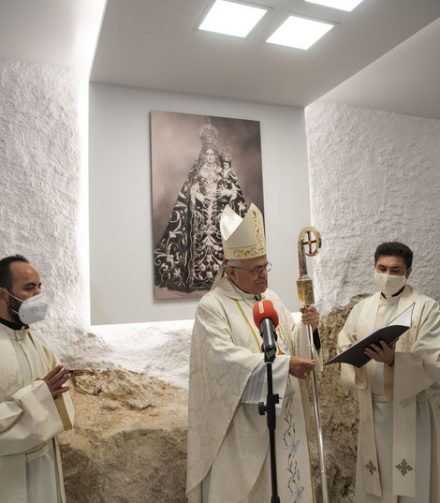 El Obispo de Córdoba bendice el Columbario del Santuario Diocesano de Aras y entrega las Medallas de la Diócesis