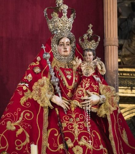 María Santísima de Araceli se viste de gala por Pentecostés