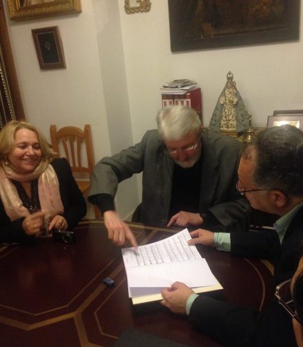 JOSÉ MARÍA GONZALEZ ZUBIETA ENTREGA A LA REAL ARCHICOFRADÍA DE MARÍA SANTÍSIMA DE ARACELI SU ÚLTIMA OBRA MUSICAL A LA VIRGEN DE ARACELI