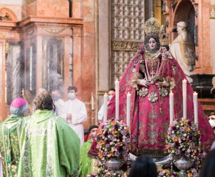 MILES DE DEVOTOS ARACELITANOS RECIBEN A LA VIRGEN DE ARACELI EN CÓRDOBA TRAS SU RESTARUACIÓN
